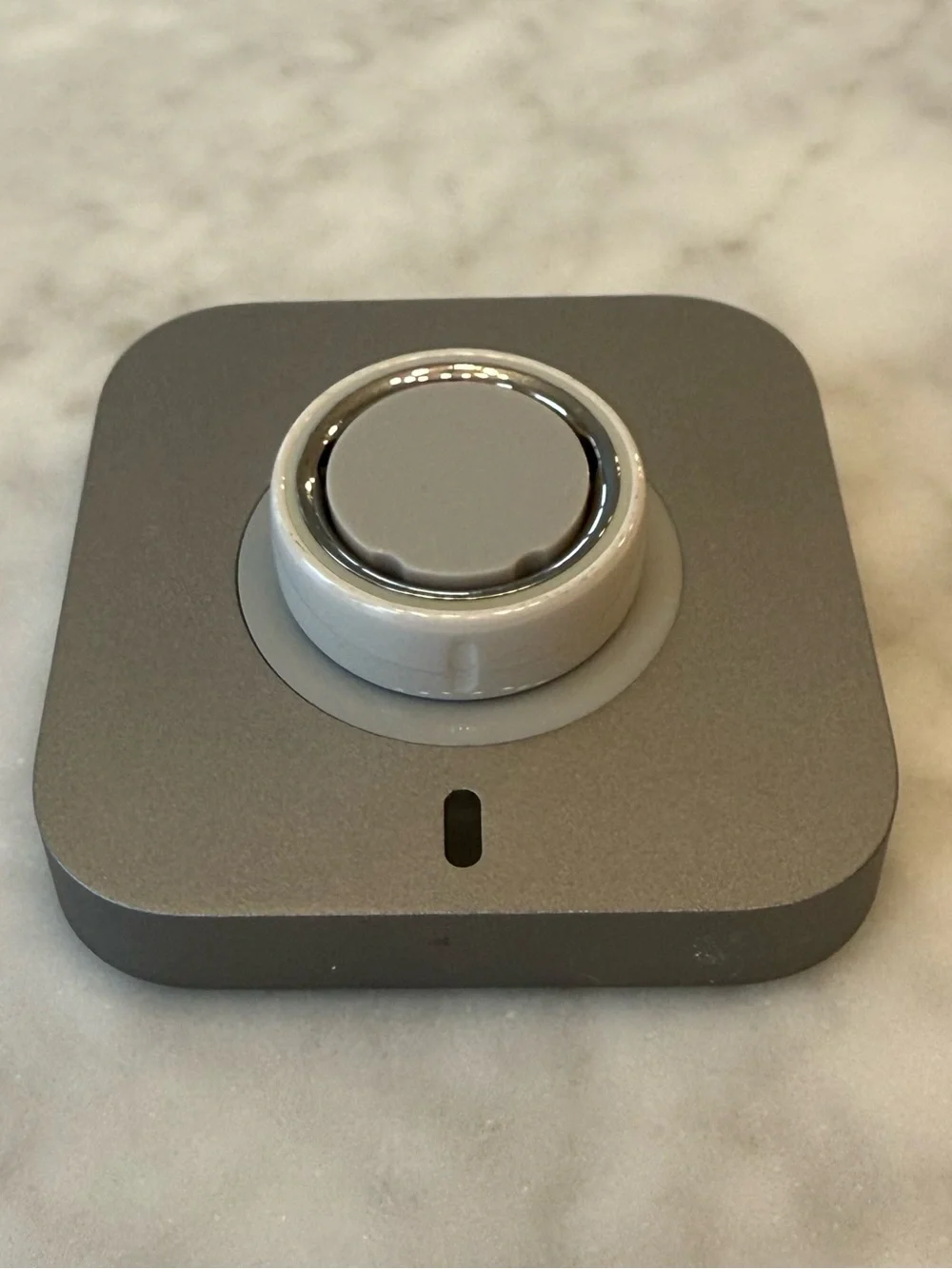 Oura ring gen 4 size 6 white ceramic with extra charging dock (like new)